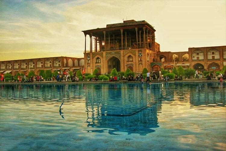 عمارت عالی قاپو جاهای دیدنی اصفهان
