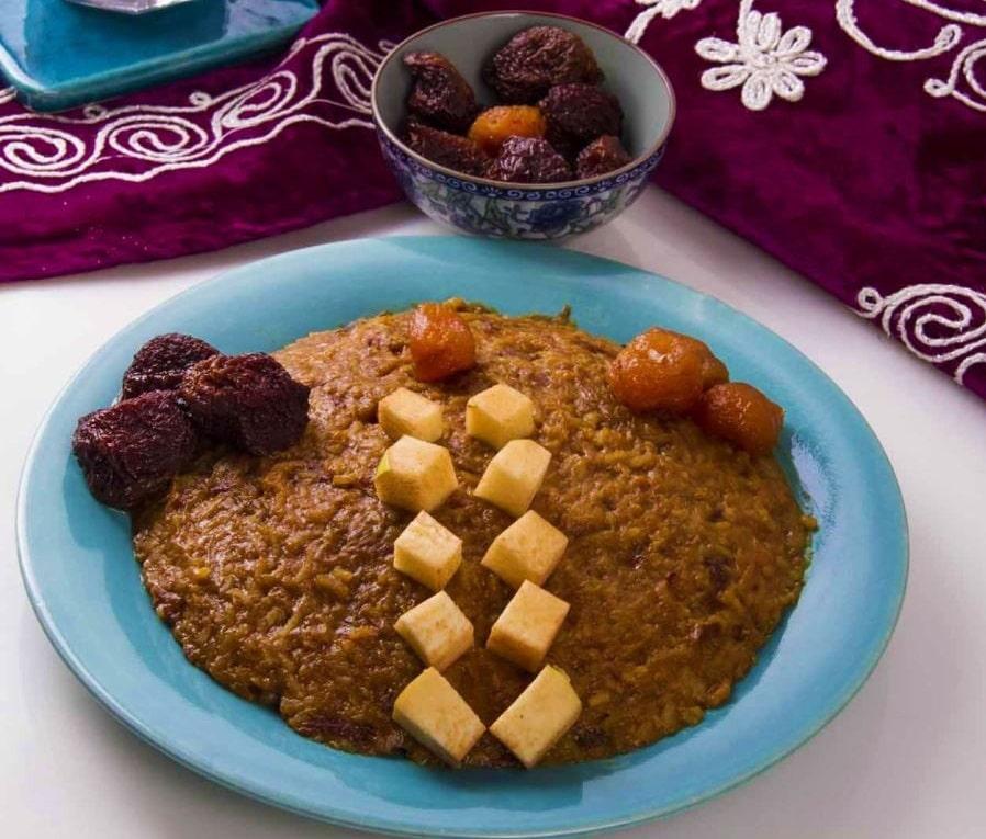 یخمه ترش معروفترین غذاهای اصفهان