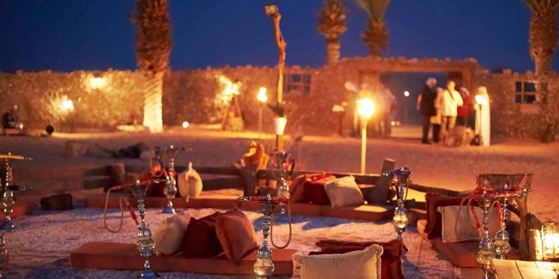 تماشای آسمان شب در بیابان‌های دبی